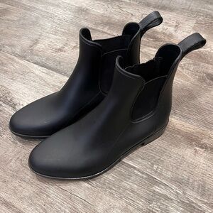 Capelli of New York Black Ankle Boots